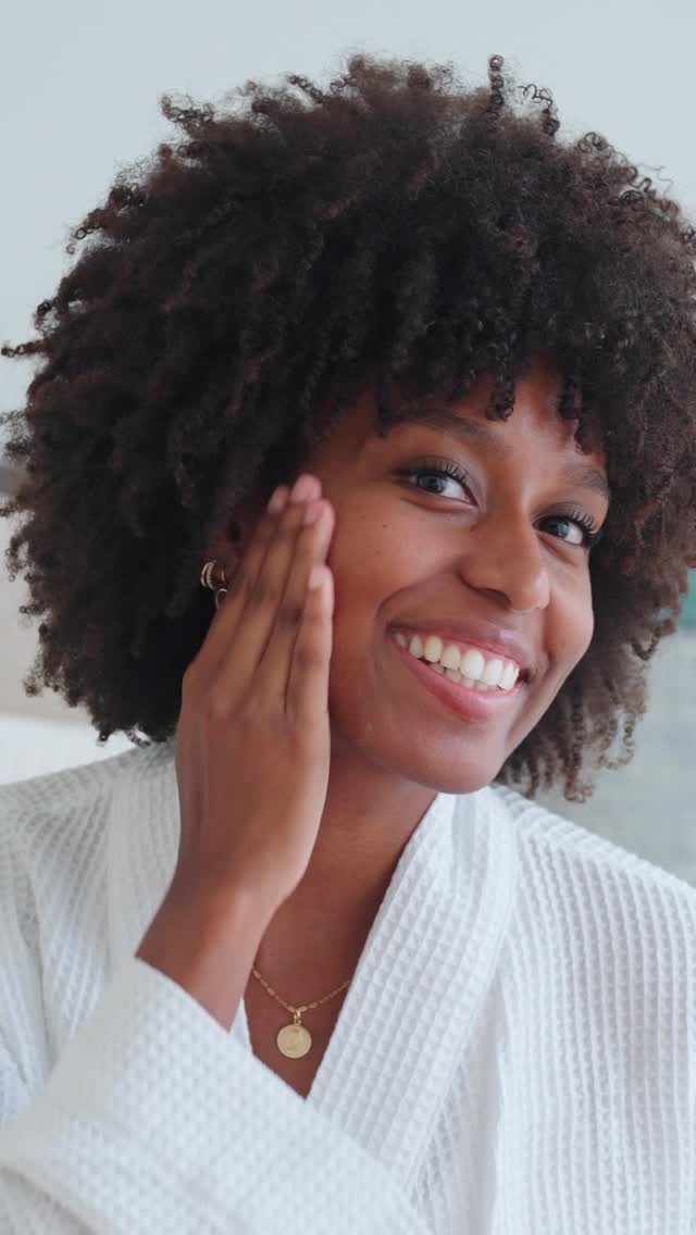 Prescription-strength skincare doesn’t have to feel harsh or intimidating. It should still feel like luxury. ✨