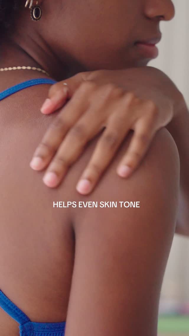 Formulated with 2% hydroquinone, this moisturizer gently fades discoloration and dark spots, revealing a brighter, more even complexion.